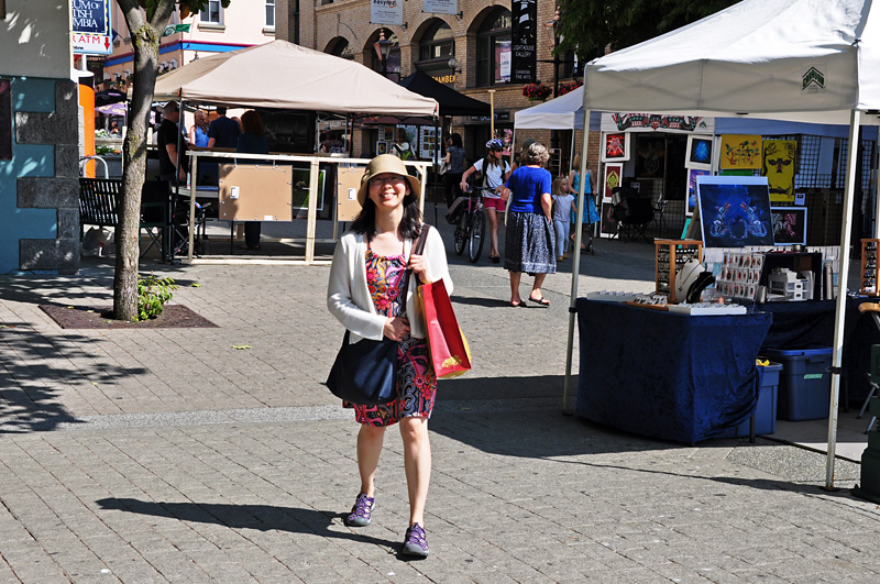 Charlotte in the outdoor market