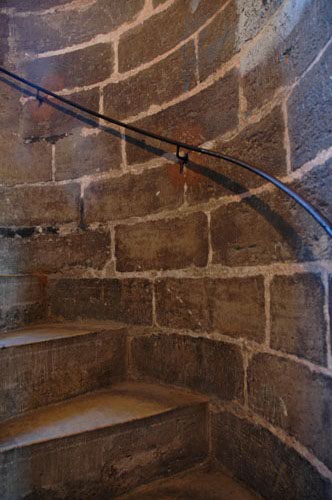 Stairs_going_up_the_tower.jpg