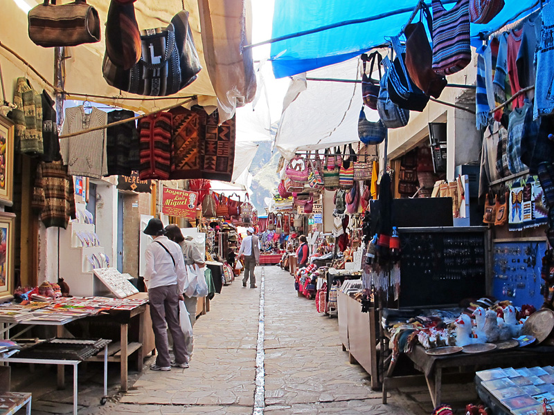The very large Pisaq market.jpg