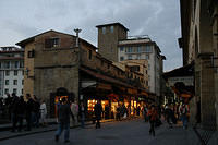 More_shopping_on_Ponte_Vecchio_2.jpg